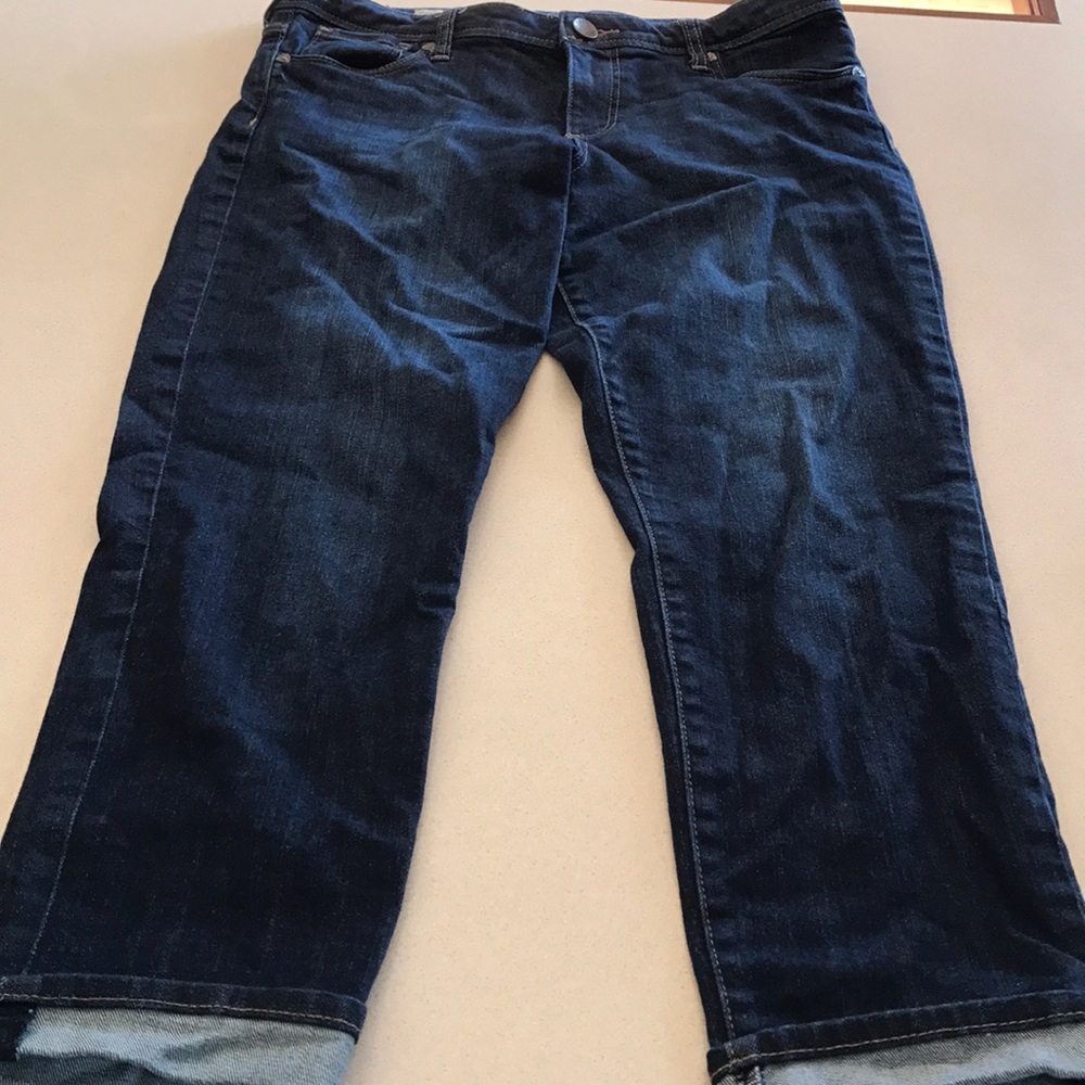 Women's cuffed capris.